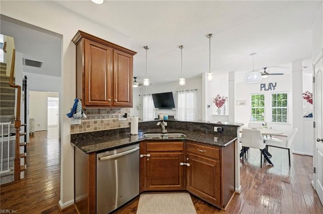 712 Creekwood DR, Chesapeake, VA 23323