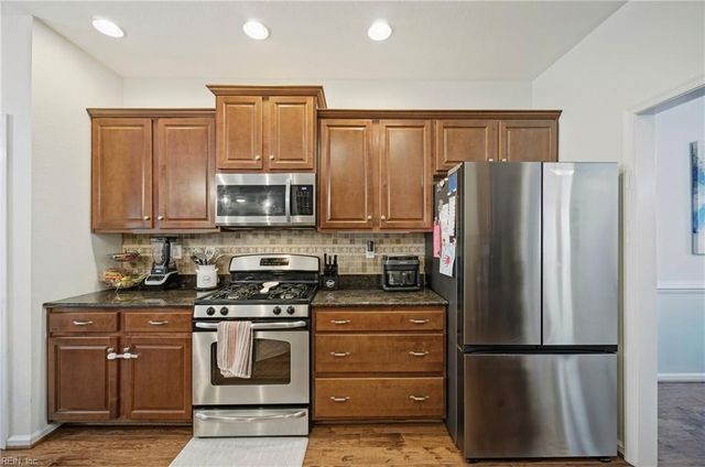 712 Creekwood DR, Chesapeake, VA 23323