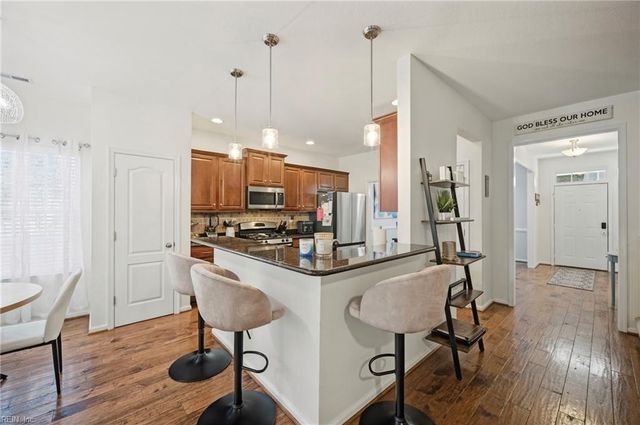 712 Creekwood DR, Chesapeake, VA 23323