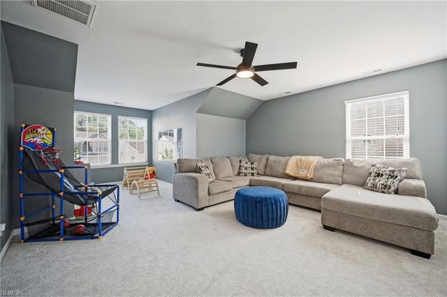 712 Creekwood DR, Chesapeake, VA 23323