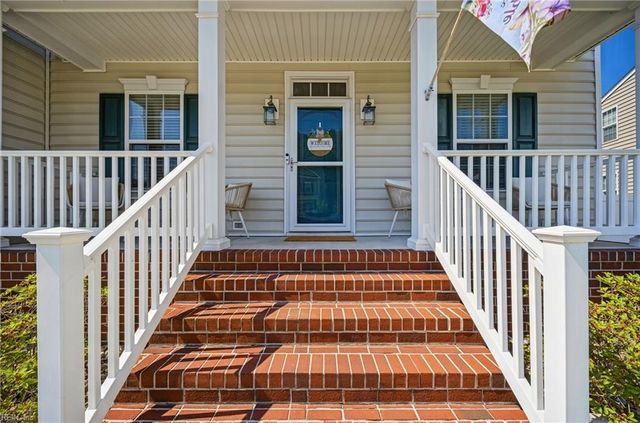 712 Creekwood DR, Chesapeake, VA 23323