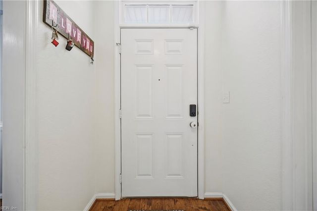 712 Creekwood DR, Chesapeake, VA 23323