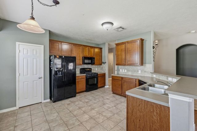 5002 Creekside Avenue, Baytown, TX 77523