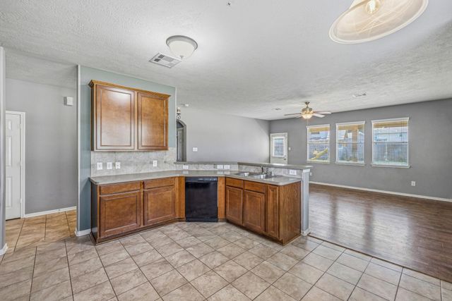 5002 Creekside Avenue, Baytown, TX 77523