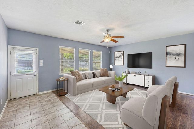 5002 Creekside Avenue, Baytown, TX 77523