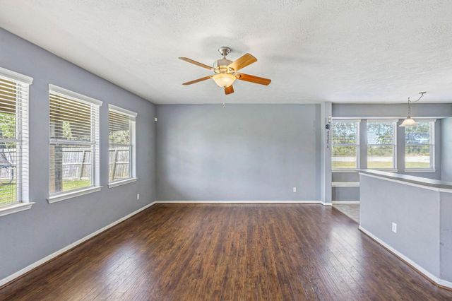 5002 Creekside Avenue, Baytown, TX 77523