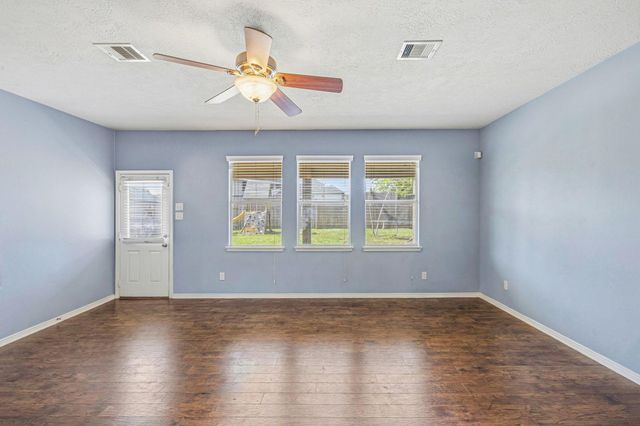 5002 Creekside Avenue, Baytown, TX 77523