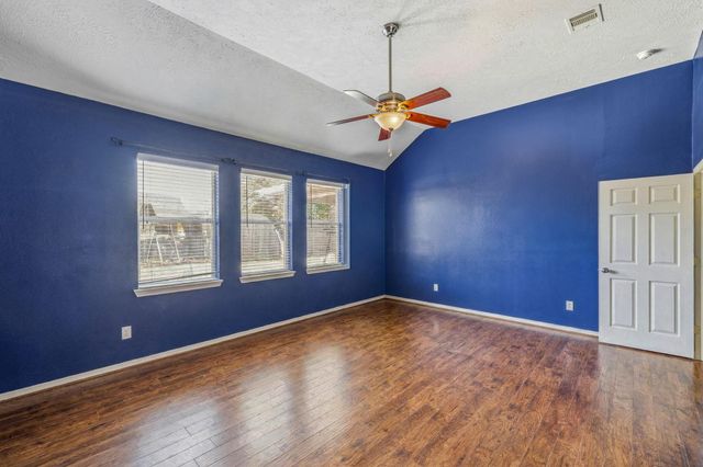 5002 Creekside Avenue, Baytown, TX 77523