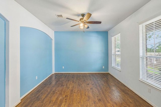 5002 Creekside Avenue, Baytown, TX 77523