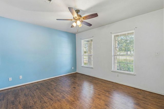 5002 Creekside Avenue, Baytown, TX 77523