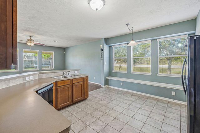 5002 Creekside Avenue, Baytown, TX 77523