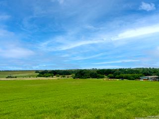 2141 County Road 132, Floresville, TX 78114