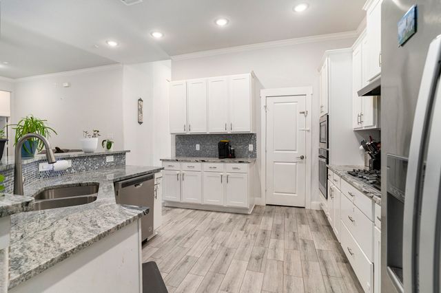 1824 Royal Lake Drive, Grand Prairie, TX 75052