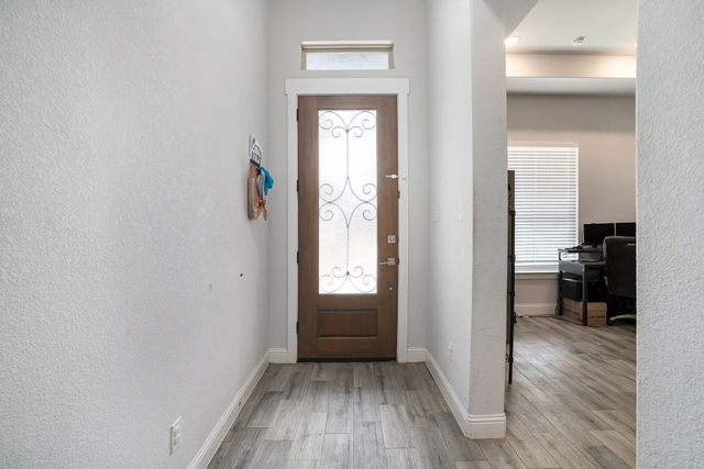 1824 Royal Lake Drive, Grand Prairie, TX 75052