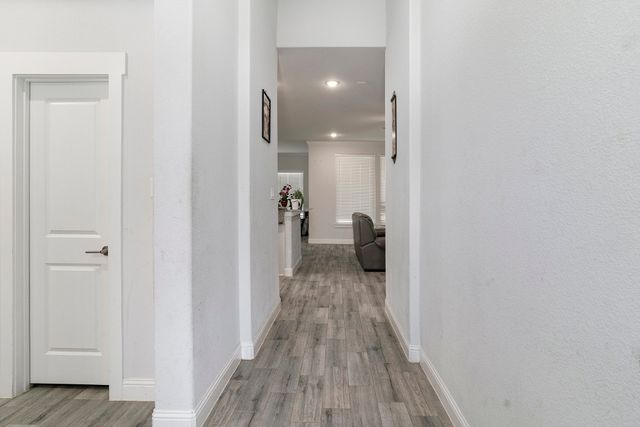 1824 Royal Lake Drive, Grand Prairie, TX 75052