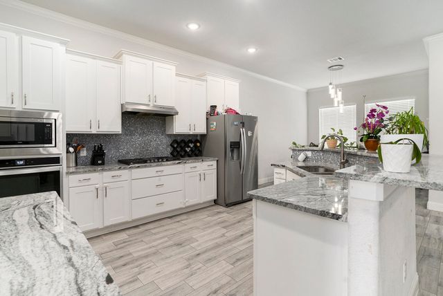 1824 Royal Lake Drive, Grand Prairie, TX 75052