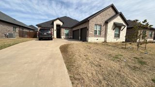 1824 Royal Lake Drive, Grand Prairie, TX 75052