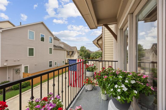 1010 Shepherd Oaks Drive, Houston, TX 77018