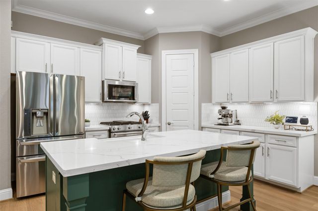 1010 Shepherd Oaks Drive, Houston, TX 77018