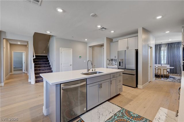 7572 Mount Spokane Court, Las Vegas, NV 89113