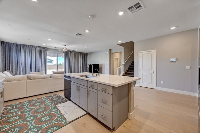 7572 Mount Spokane Court, Las Vegas, NV 89113
