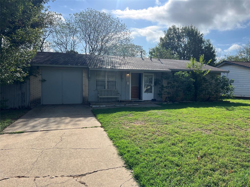 518 Stonewall Drive, Euless, TX 76039
