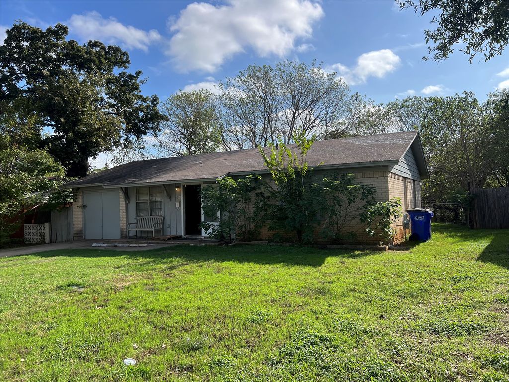 518 Stonewall Drive, Euless, TX 76039 — photo 2