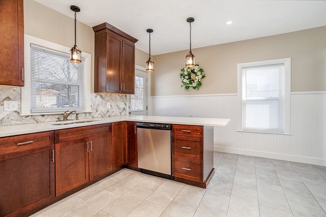 21 Porter St, Leominster, MA 01453