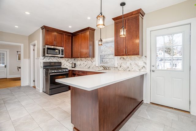 21 Porter St, Leominster, MA 01453