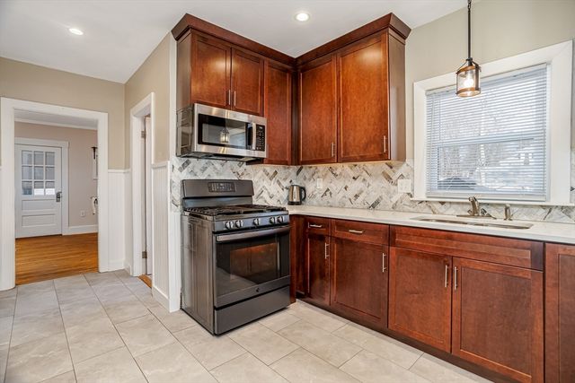 21 Porter St, Leominster, MA 01453