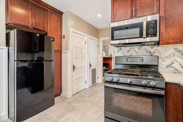 21 Porter St, Leominster, MA 01453