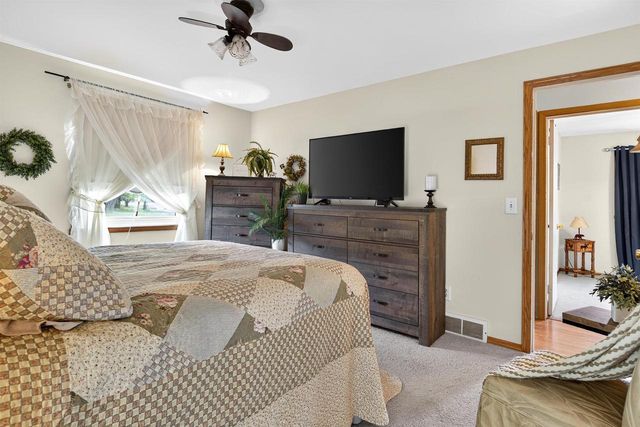 750 WANDA AVENUE, Neenah, WI 54956