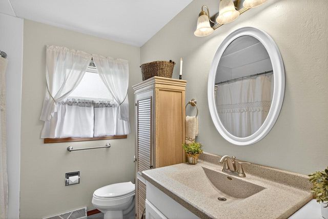 750 WANDA AVENUE, Neenah, WI 54956