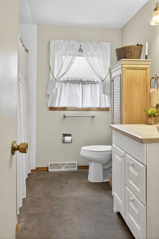 750 WANDA AVENUE, Neenah, WI 54956