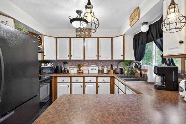 750 WANDA AVENUE, Neenah, WI 54956