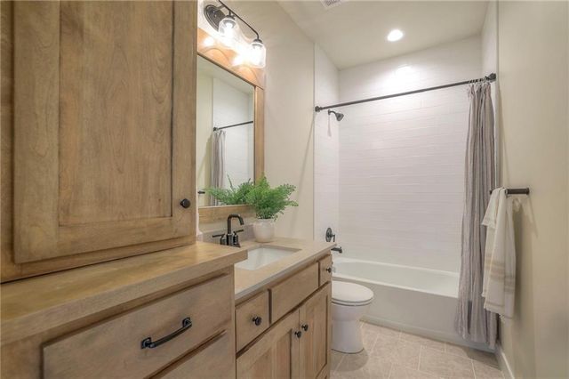 17079 W 168th Place, Olathe, KS 66062