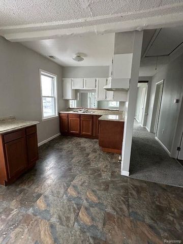 116 E MAHAN Avenue, Hazel Park, MI 48030