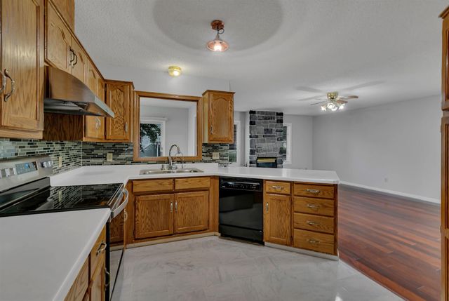 1403 33rd Avenue N 23, Saint Cloud, MN 56303