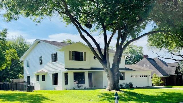 155 April Waters Drive N, Conroe, TX 77356