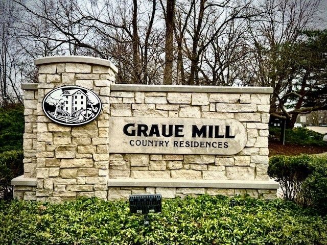 1401 Burr Oak Road 108B, Hinsdale, IL 60521