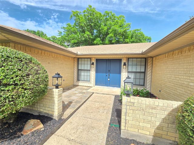 1507 Clover Hill Road, Mansfield, TX 76063