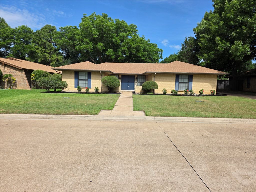 1507 Clover Hill Road, Mansfield, TX 76063