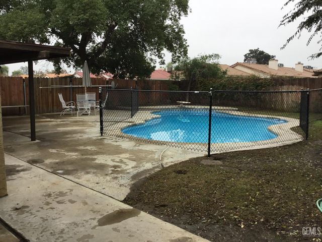 4611 Gardenwood Lane, Bakersfield, CA 93309