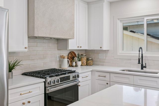 5516 Warden Avenue, Edina, MN 55436