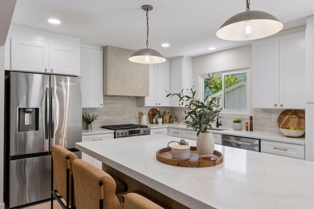 5516 Warden Avenue, Edina, MN 55436