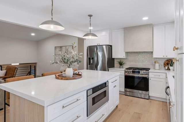 5516 Warden Avenue, Edina, MN 55436