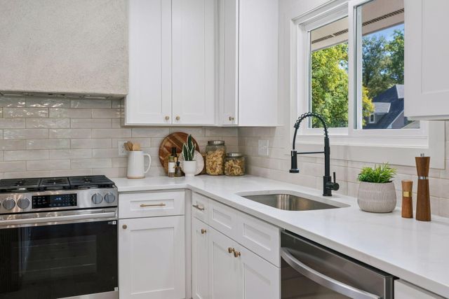 5516 Warden Avenue, Edina, MN 55436