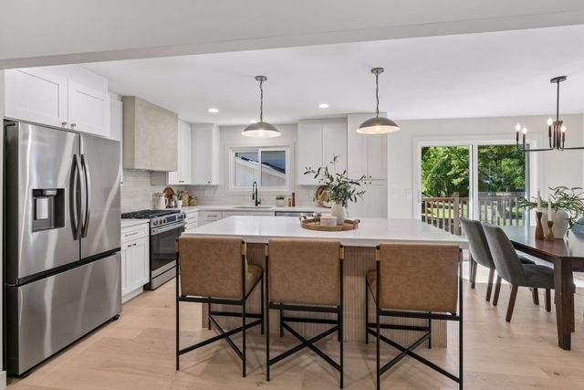 5516 Warden Avenue, Edina, MN 55436