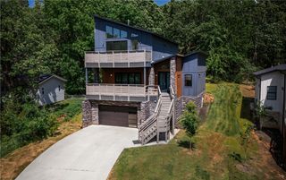 1038 N Lakeside Drive, Fayetteville, AR 72701