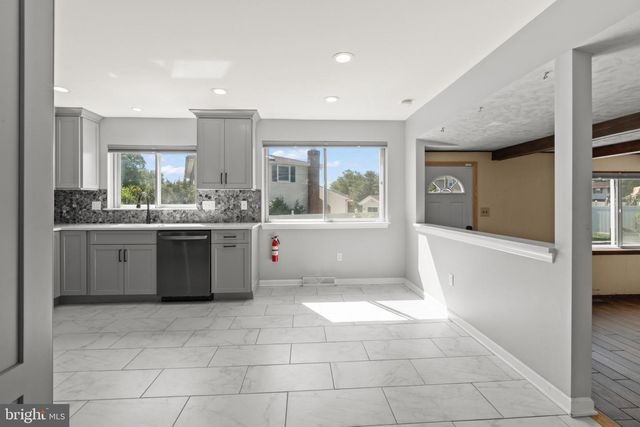 6 STONEBRIDGE RD, Cherry Hill, NJ 08003